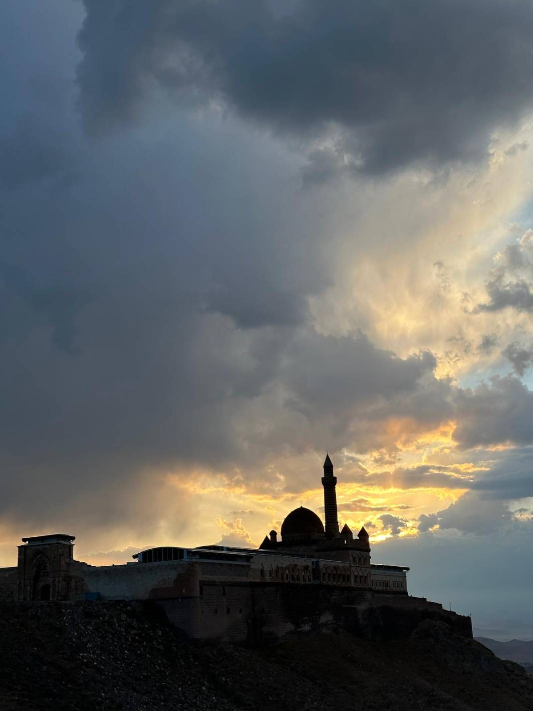 İshak Paşa Sarayı’nda gün batımı güzelliği 4
